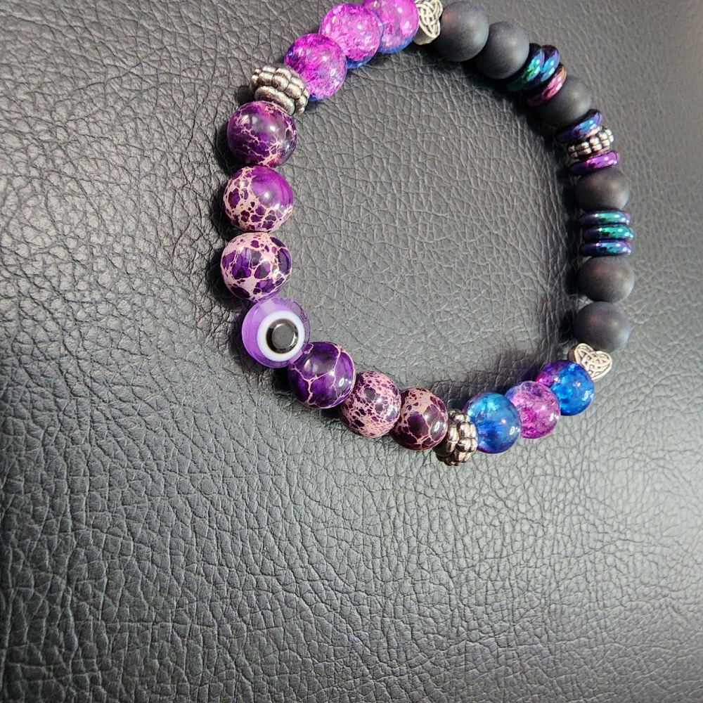 Women Bracelet made with Natural beautiful stones.